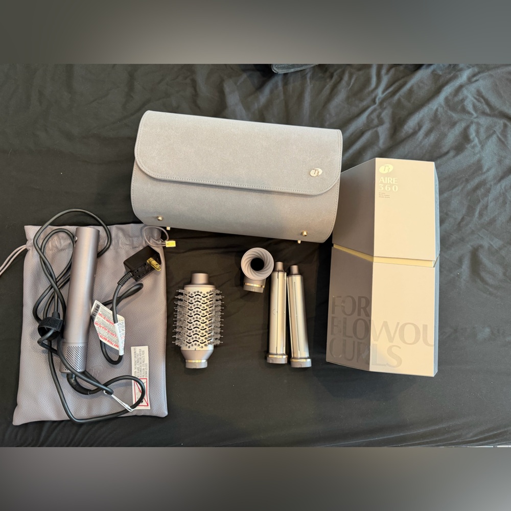 T3 Aire 360 in Sugar Plum- includes original box and two carrying cases
